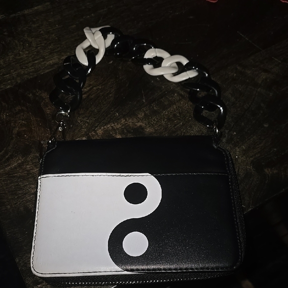 Chic Black and White Yin Yang Clutch - Picture 8 of 8